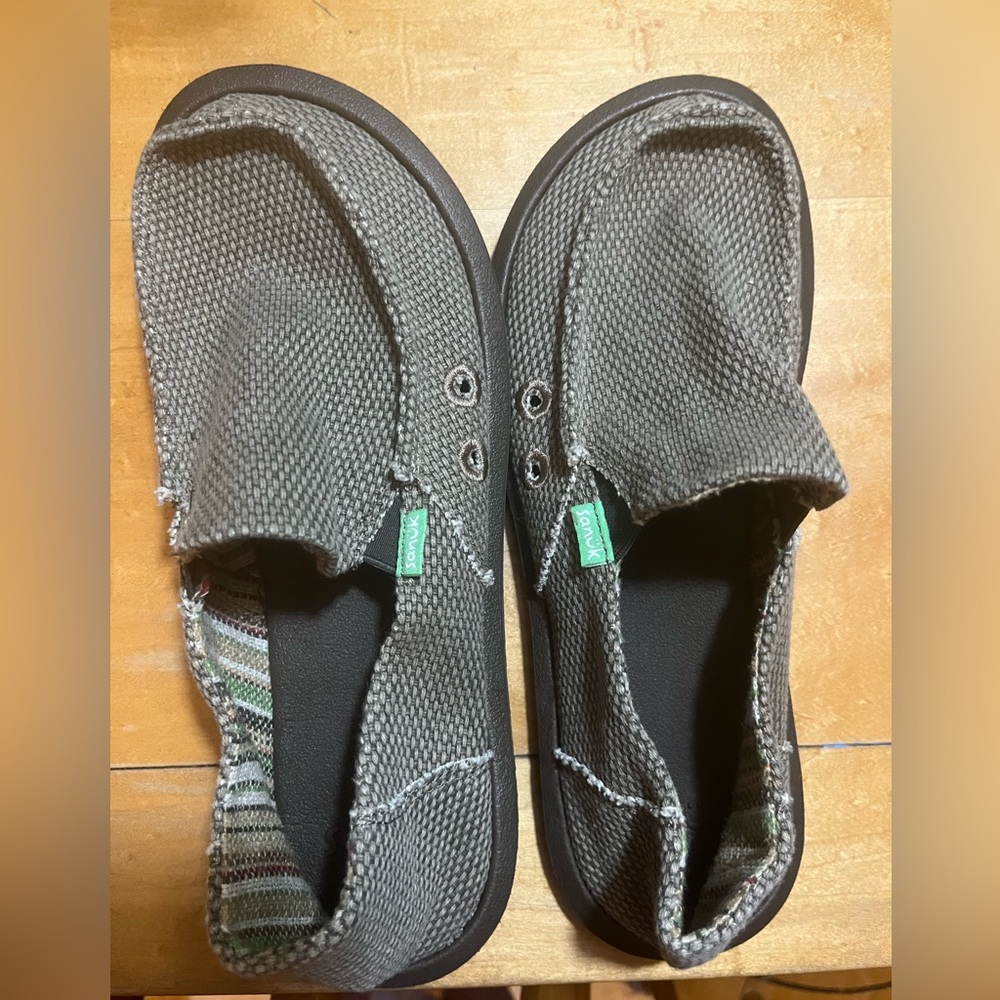 SANUK new (without box) BIG BOYS size 6